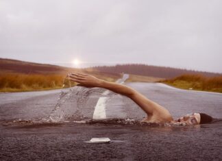 Czy jest obowiązek pływania w kapoku?