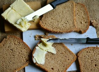 Ile razy smarować paznokcie olejkiem herbacianym?