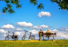 Senior na e-bike’u: Aktywna wiosna bez ograniczeń Senior na e-bike’u